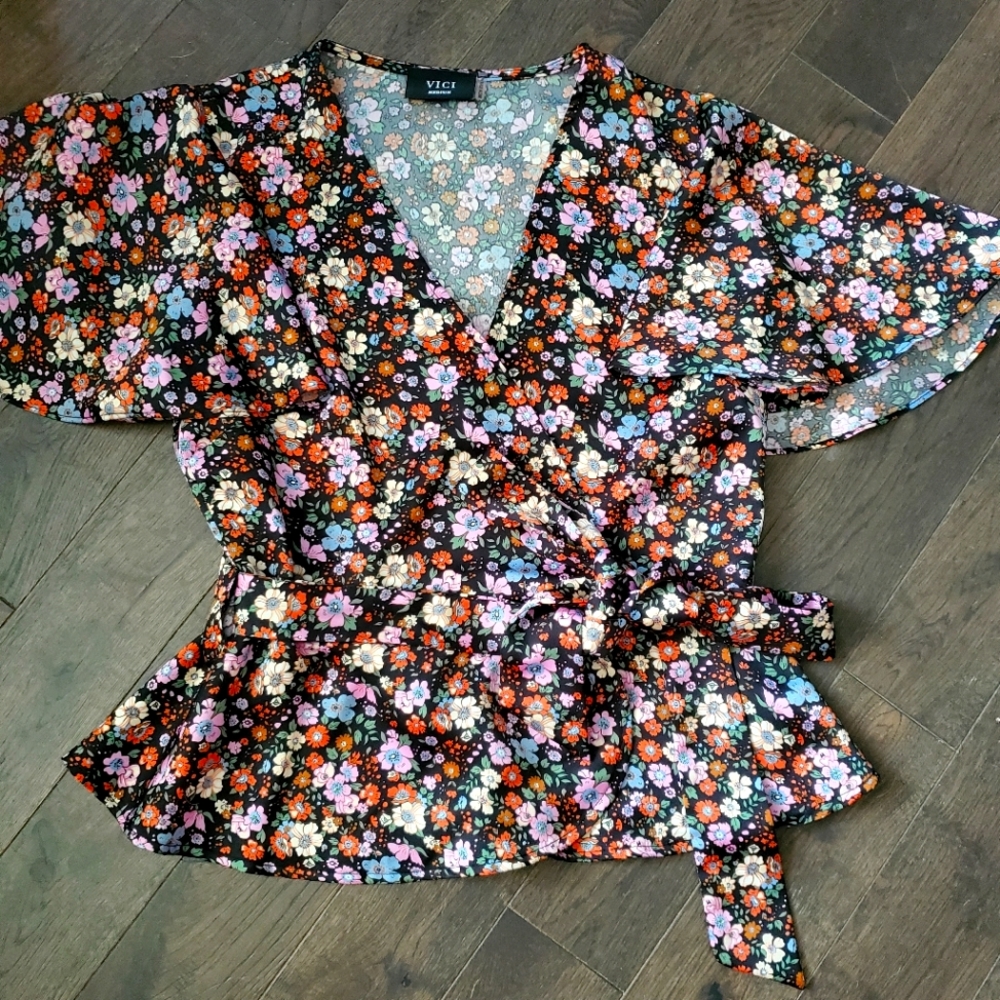 Vici Black Floral Wrap StyleTop